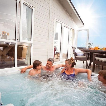 Piran Meadows Resort New Quay Екстериор снимка