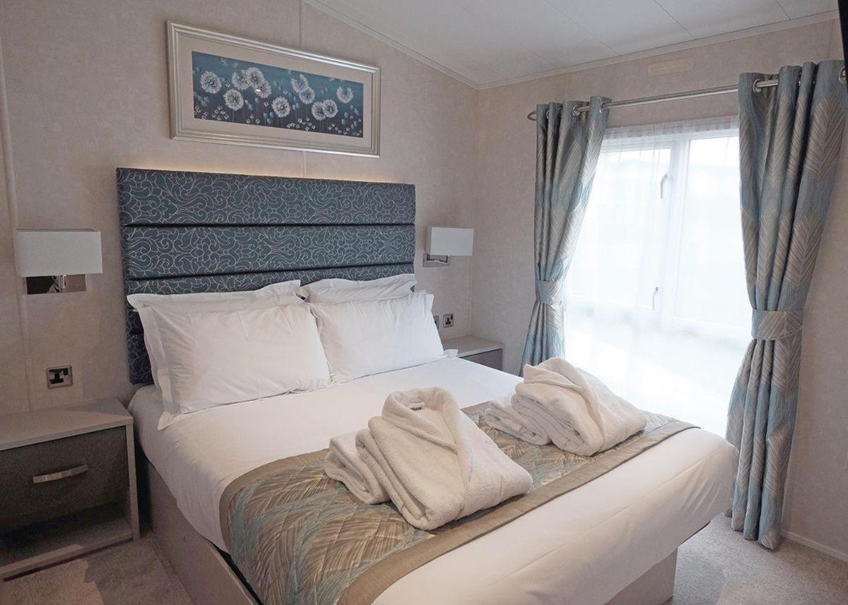 Piran Meadows Resort New Quay Екстериор снимка