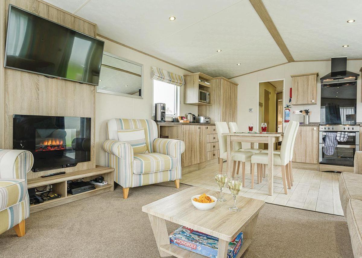 Piran Meadows Resort New Quay Екстериор снимка