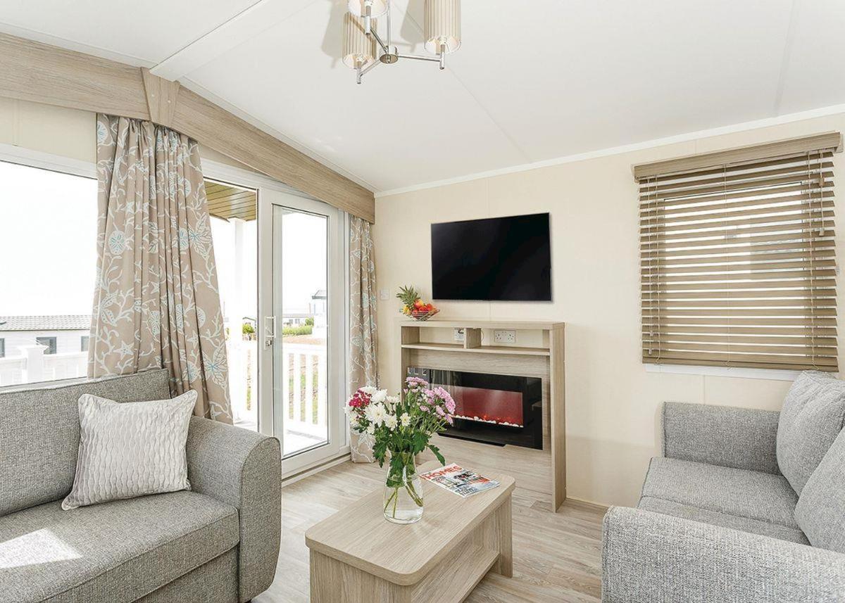 Piran Meadows Resort New Quay Екстериор снимка