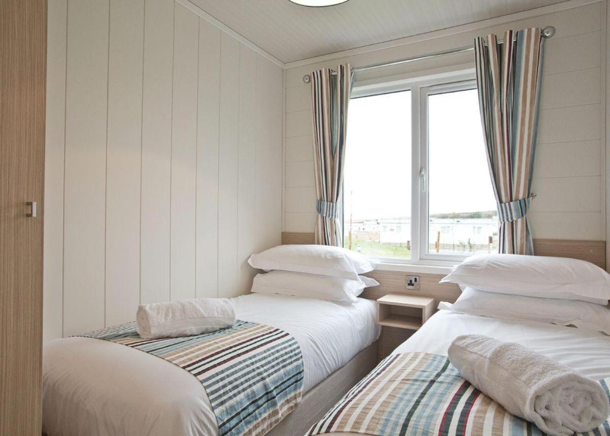 Piran Meadows Resort New Quay Екстериор снимка