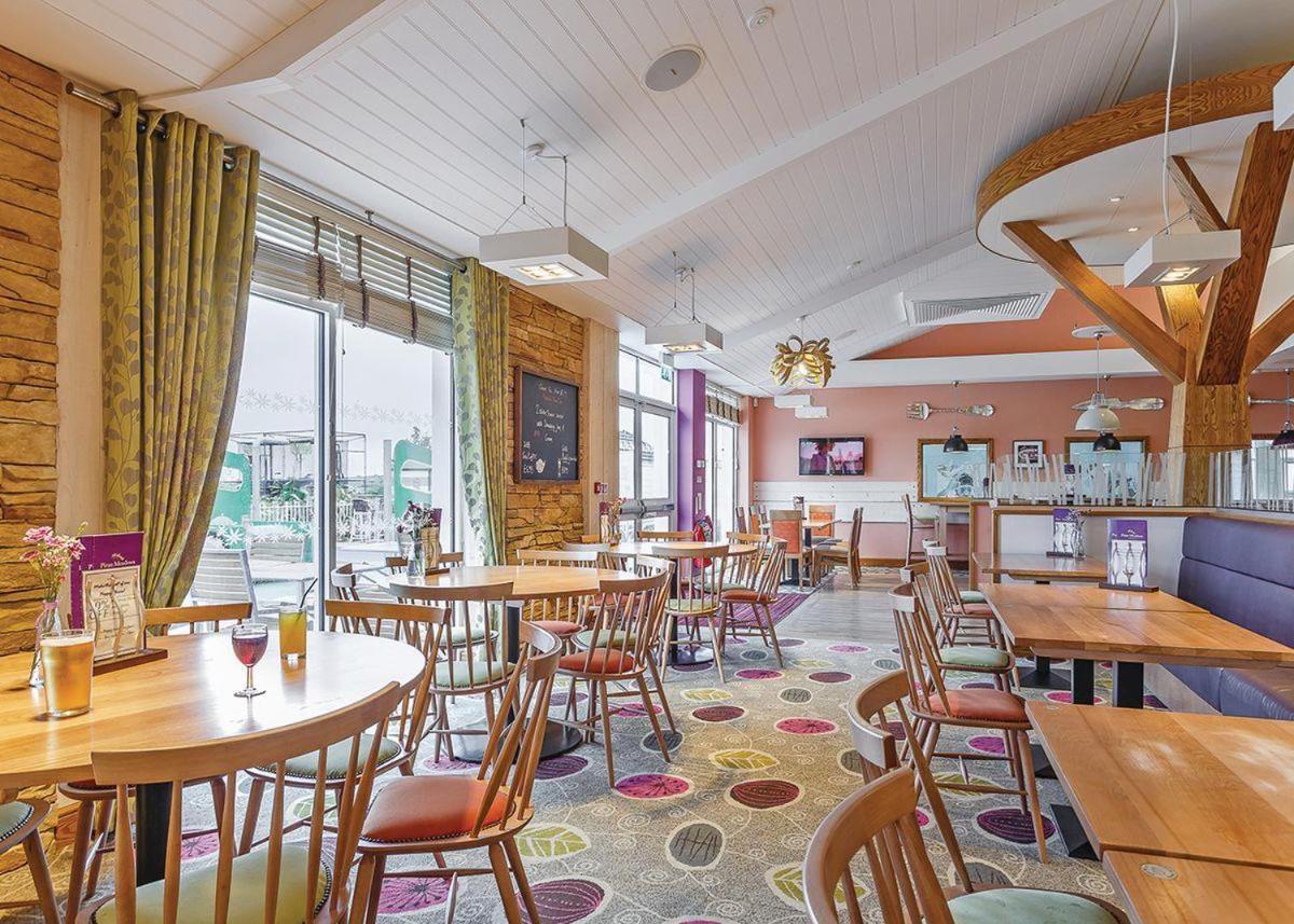 Piran Meadows Resort New Quay Екстериор снимка