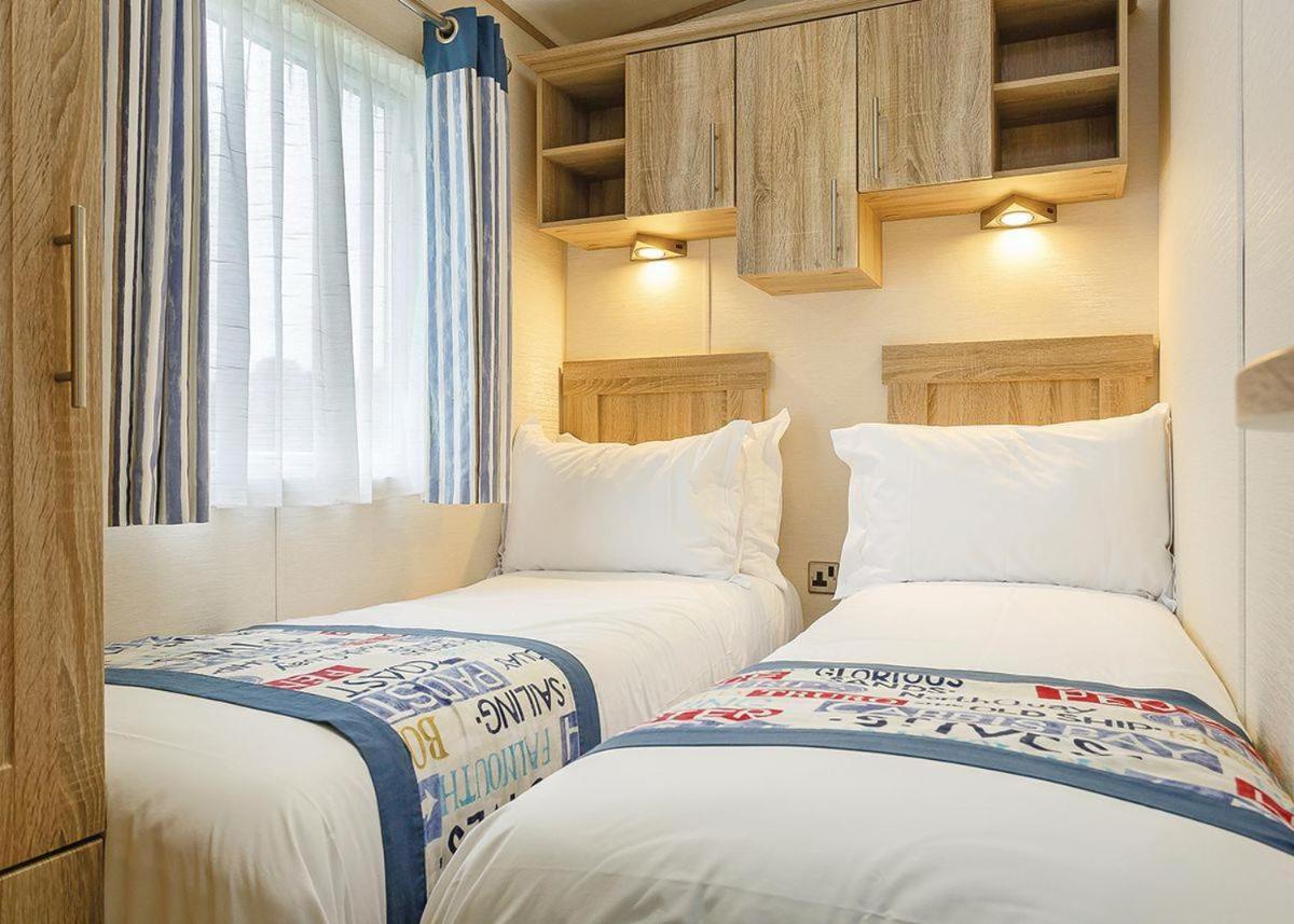 Piran Meadows Resort New Quay Екстериор снимка