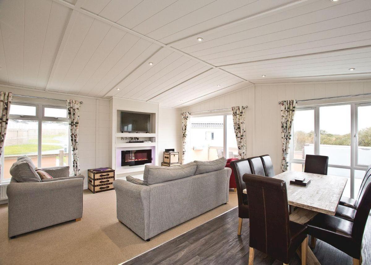 Piran Meadows Resort New Quay Екстериор снимка