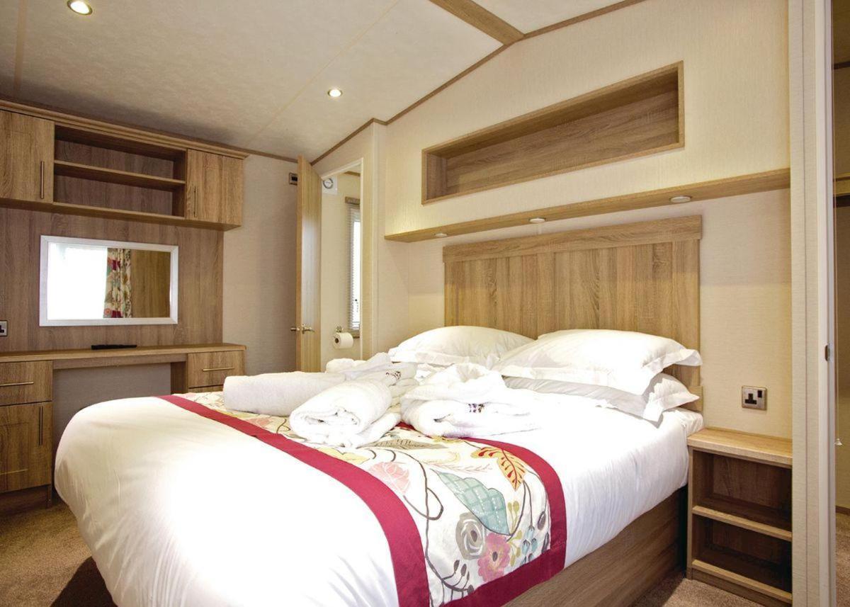 Piran Meadows Resort New Quay Екстериор снимка