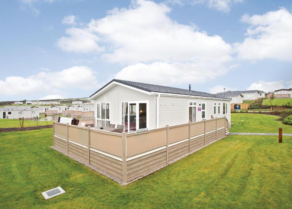 Piran Meadows Resort New Quay Екстериор снимка