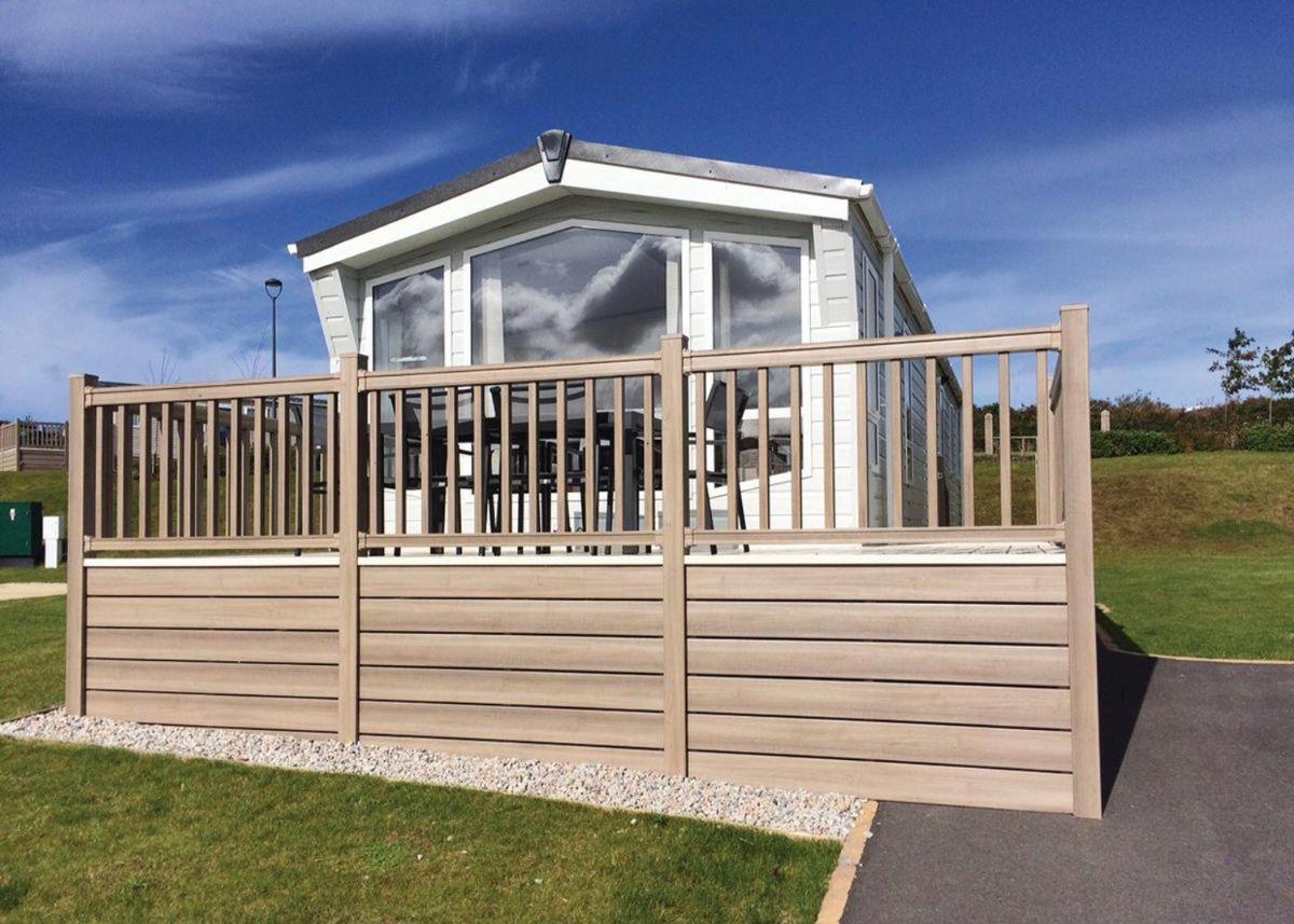 Piran Meadows Resort New Quay Екстериор снимка