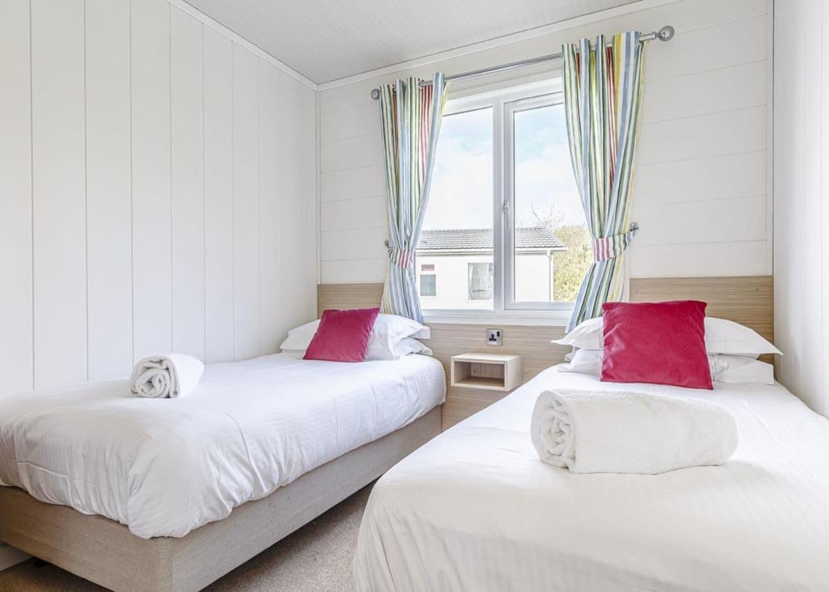 Piran Meadows Resort New Quay Екстериор снимка