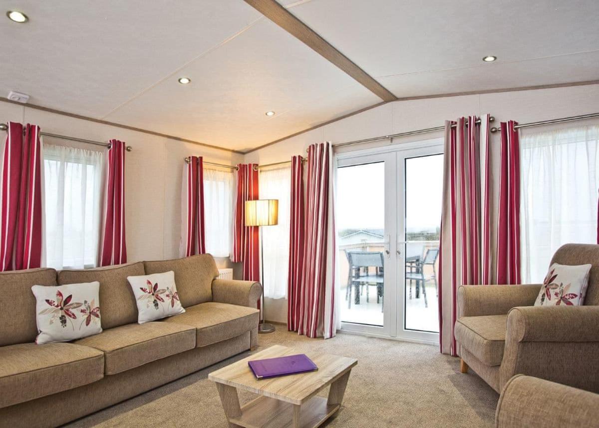 Piran Meadows Resort New Quay Екстериор снимка